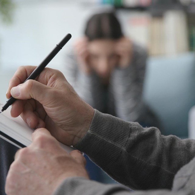 Cuida tu salud mental con nuestra psiquiatra