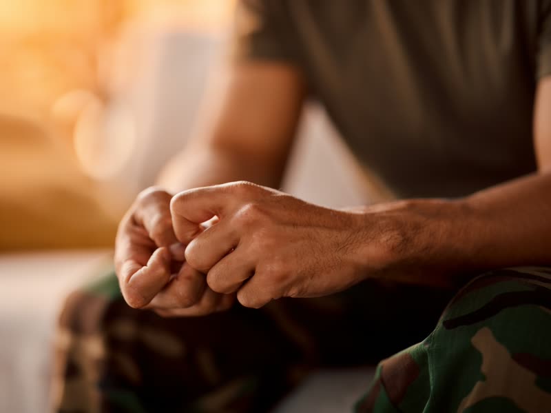 Psicólogo en Ferrol tratando el trauma y el estrés en adultos
