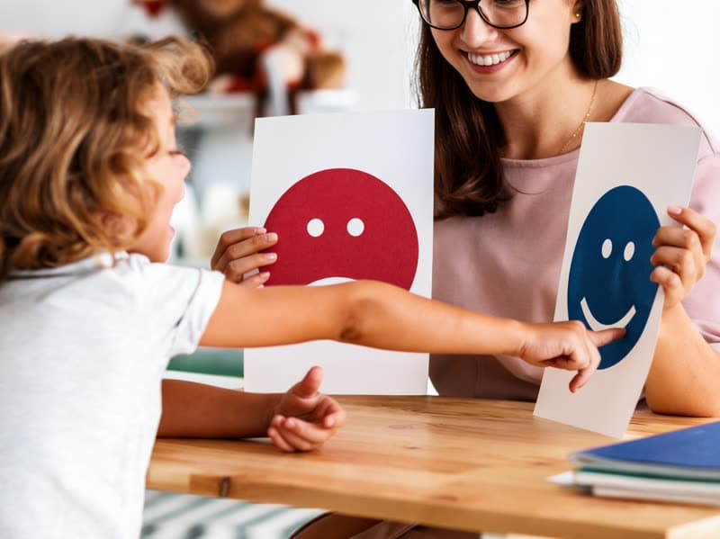 Psicopedagoga en Ferrol interviniendo en neurodesarrollo y altas capacidades